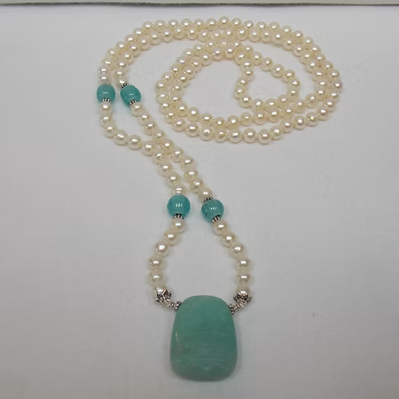 Freshwater pearl necklace with blue quartz pendant